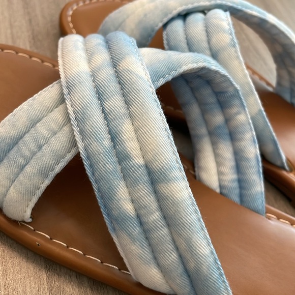 Shade & Shore Blue and White Tie Dye Clouds Slip On Fabric Sandals Flats New 7 - Picture 5 of 10